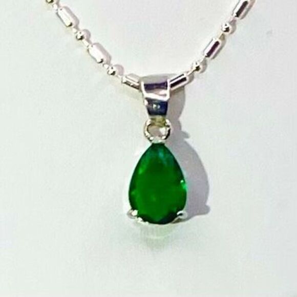 AXB Stunning Green Zircon Teardrop Gem & Sterling 925 Silver Chain - Picture 11 of 11